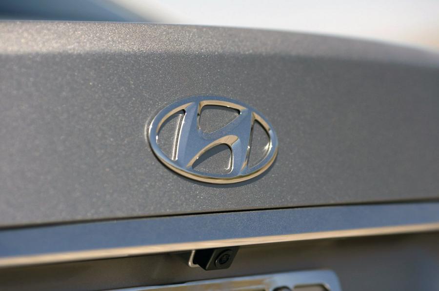  Hyundai Genesis 5.0 R-Spec 2012 года  (фото 28 из 33)